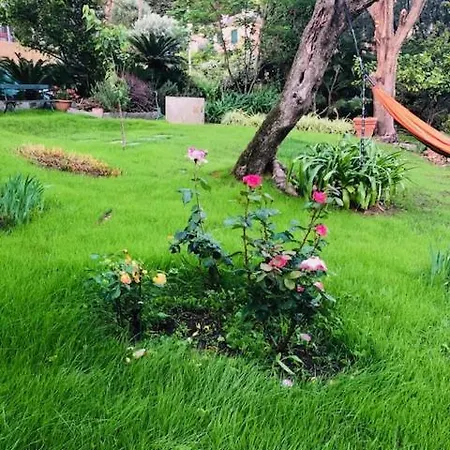 Lägenhet Romantic Garden Sea View Nervi *