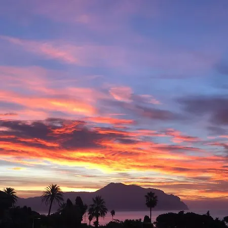 Lägenhet Romantic Garden Sea View Nervi *