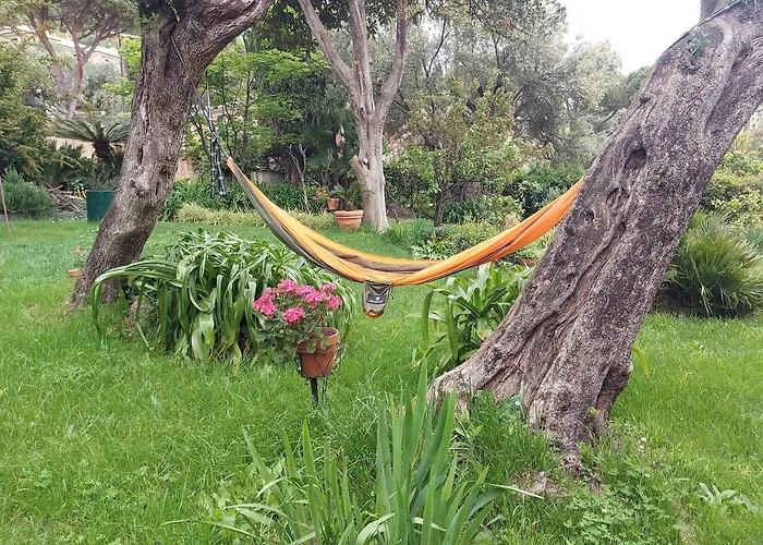 Апартаменты Romantic Garden Sea View Nervi